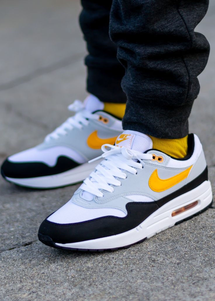 Nike Air Max 1 White University Gold outfit