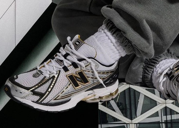New Balance 1906R White Metallic Gold Outfit