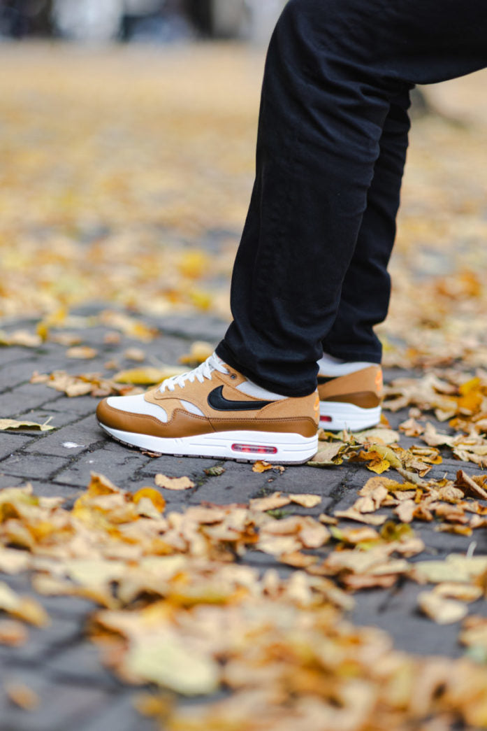 Nike Air Max 1 Essential British Tan Light Bone outfit