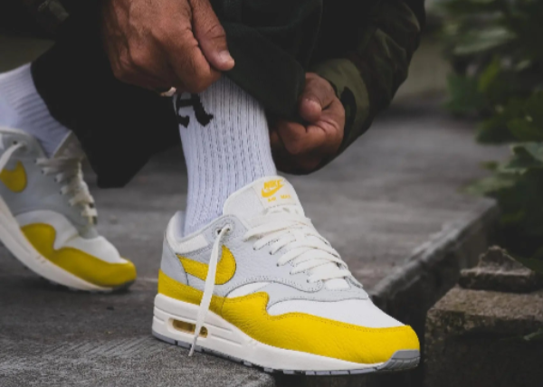 Nike Air Max 1 Tour Yellow Outfit