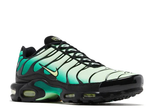 Nike Air Max Plus Vapor Green Malachite Black Light Lemon Twist Front