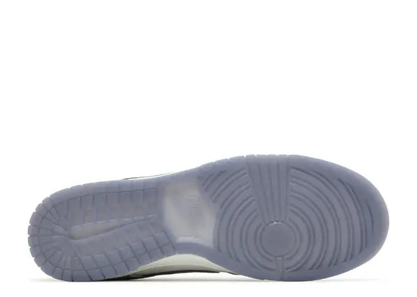 Nike Dunk Low SE Light Carbon Bottom