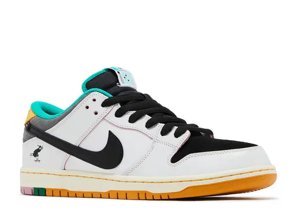 Nike SB Dunk Low CSEF Front