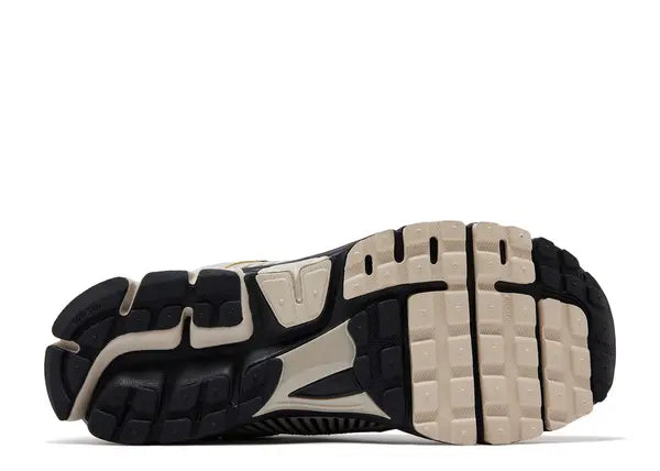 Nike Zoom Vomero 5 Black Cream Bottom
