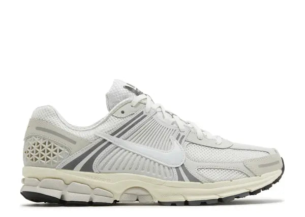 Nike Zoom Vomero 5 Platinum Tint Side