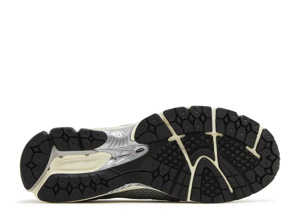 New Balance 1906L Metallic Silver Bottom