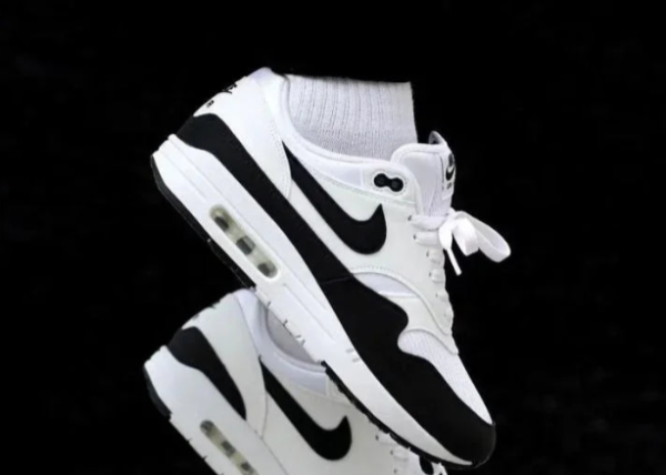 Nike Air Max 1 White Black Neutral Grey  Outfit