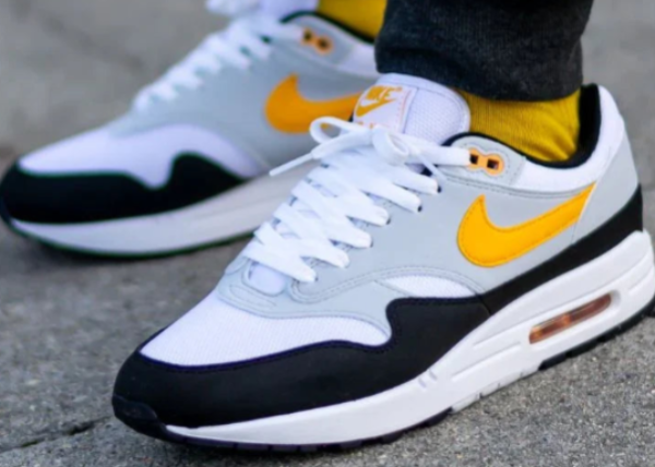 Nike Air Max 1 White University Gold Outfit