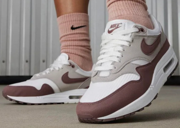 Nike Air Max 1 '87 Smokey Mauve Outfit 