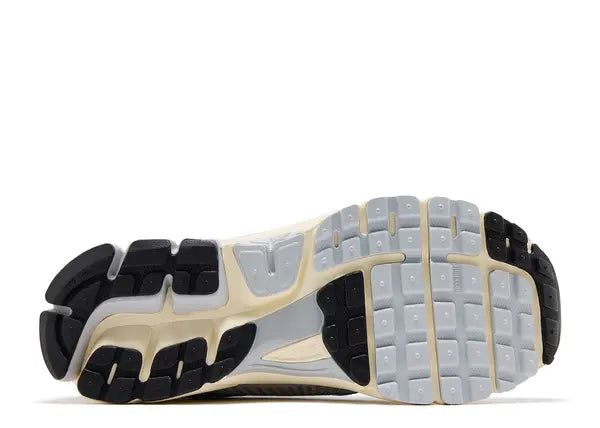 Nike Zoom Vomero 5 Grey Fog Chrome Bottom