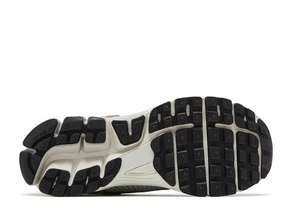 Nike Zoom Vomero 5 Light Silver Chrome Bottom