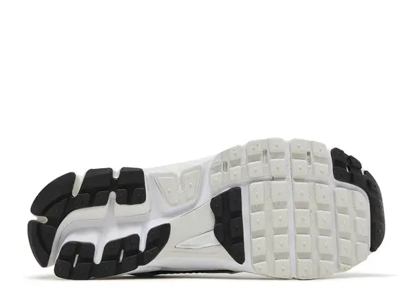 Nike Zoom Vomero 5 Metallic Platinum Black (GS) Bottom