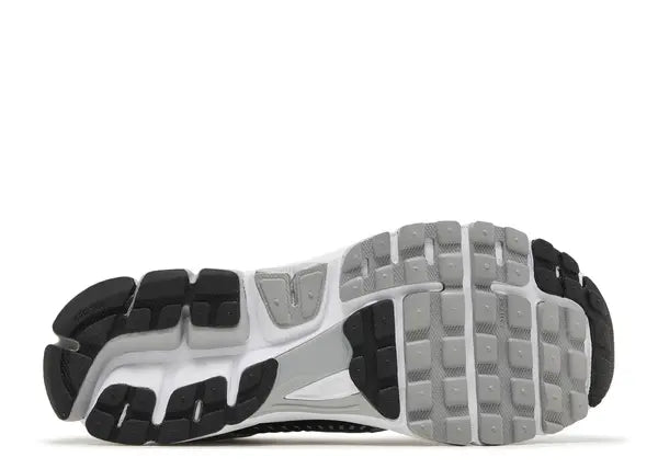 Nike Zoom Vomero 5 Metallic Silver Black Bottom