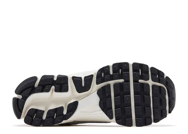 Nike Zoom Vomero 5 Photon Dust Chrome (GS) Bottom