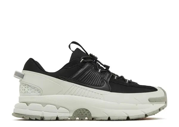 Nike Zoom Vomero 5 Roam Black Light Silver Side